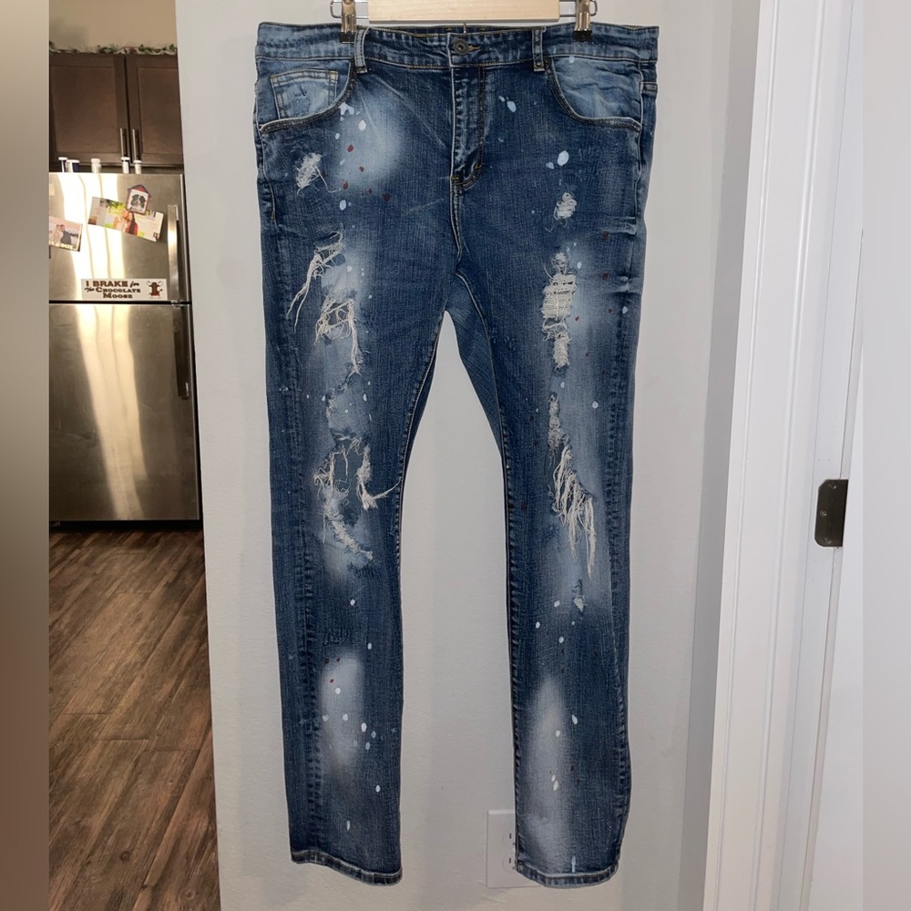 Mens Crysp Denim Brand Size 38 Ripped and Paint Splattered Jeans